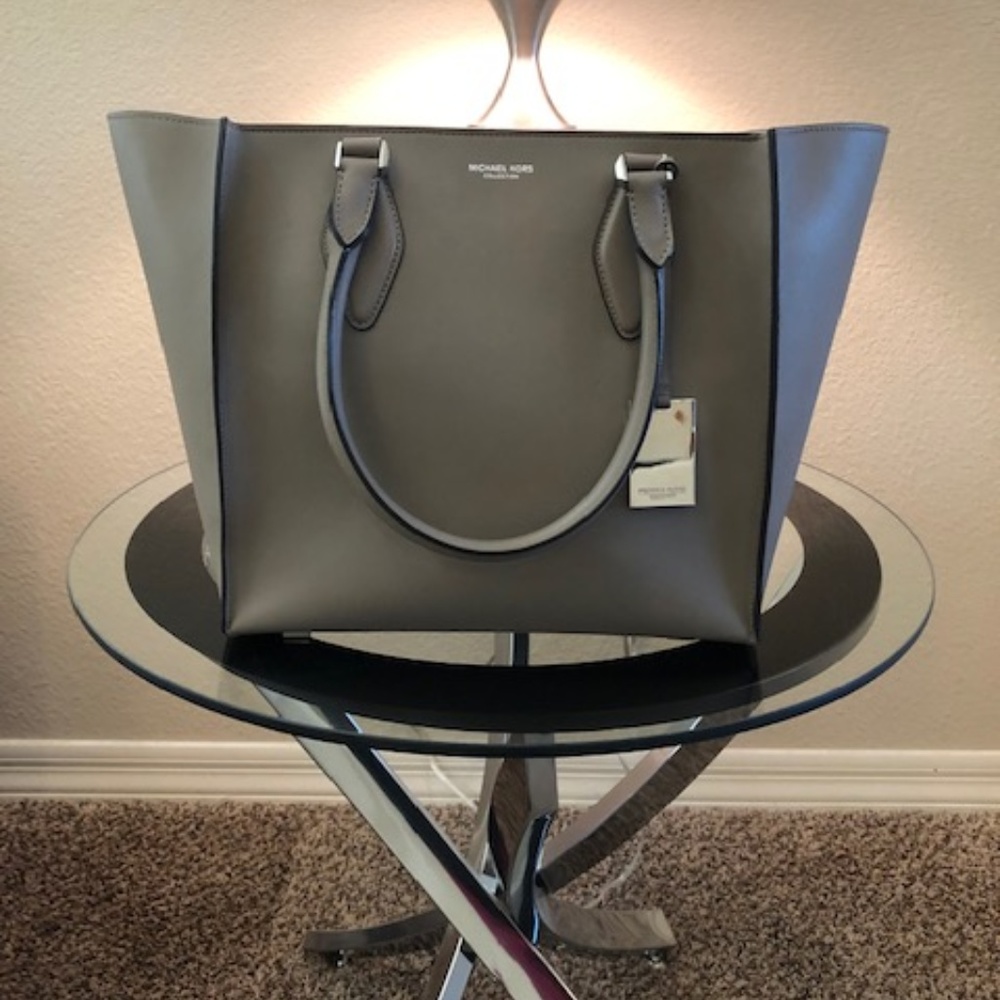 MICHAEL KORS COLLECTION GRACIE TOTE in TAUPE